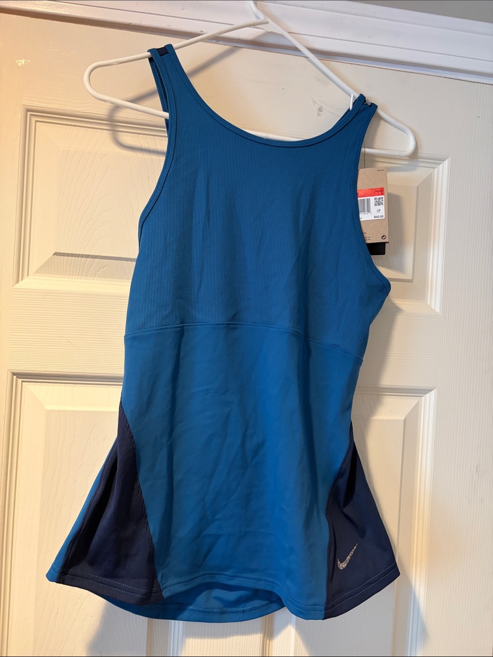 Nike Women’s Yoga Top in Teal and Navy L